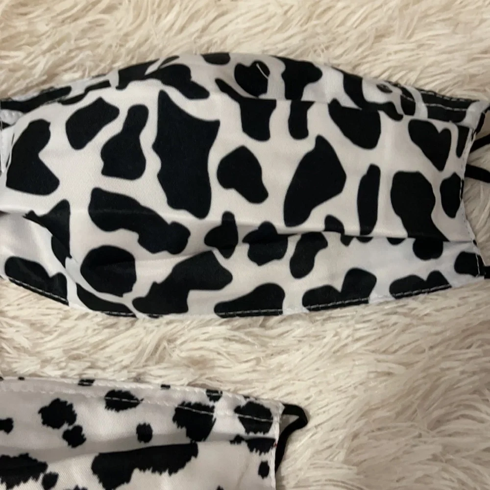 New set/3 cow face masks